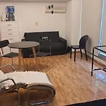 Amplio Ambiente Y Medio Luminoso C Pileta En El Edificio Para 4 Personas Con Cama Doble Y Un Sillon Cama Tambien Doble
