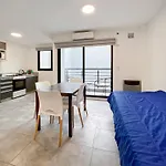 Modern Almagro Apartment For 4 Guests With Balcony And Full Amenities