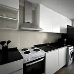 Enjoy Vallanhost @ Esmeralda Apartment