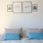 Paraguay Trends Studios -Room 64