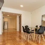 Hermoso Depto Para 4 Personas En Almagro Con Patio Privado