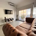 Minimalist Apartment Next To Rosedal
