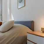 Stunning 1Br Apartment W/ Pool, Gym, Spa & Sauna
