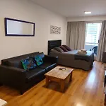 Excelente Departamento, Piso Alto
