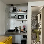 Avenue Apartment Studio