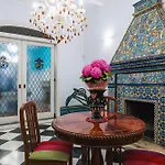 Luxurious 19Th Century Mansion With Jacuzzy Y Cine