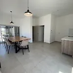 Splendid, Modern, And Cozy With Pool