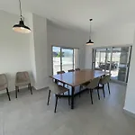 Splendid, Modern, And Cozy With Pool
