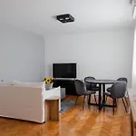 Azolla Unique Apartment