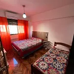 Quinto Piso A La Calle, Comodo, Equipado, Luminoso Y Bien Ubicado