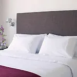 Hollywood 2 Suites