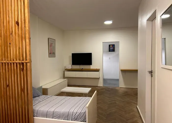 Amplio Studio Divisible, Zona Movistar Arena Y Cerca De Palermo, 4 Pax