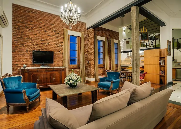 Deluxe Apartment In French Style Building