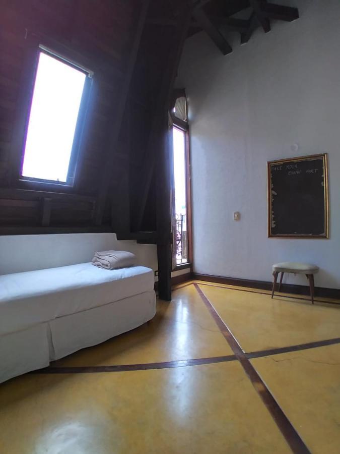 Parla Hostel