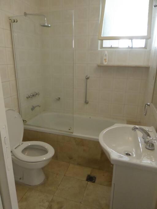 Larrea Y Santa Fe Apartment *