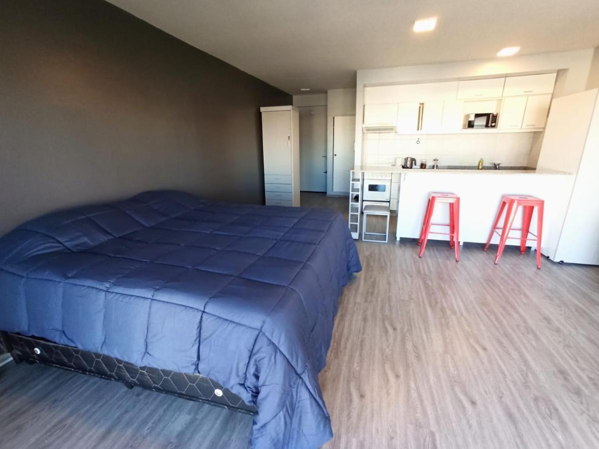 Amplio Studio Con Balcón Completamente Blindado, Protección Niños Y Vista Abierta A La 9 De Julio Apartamento *
