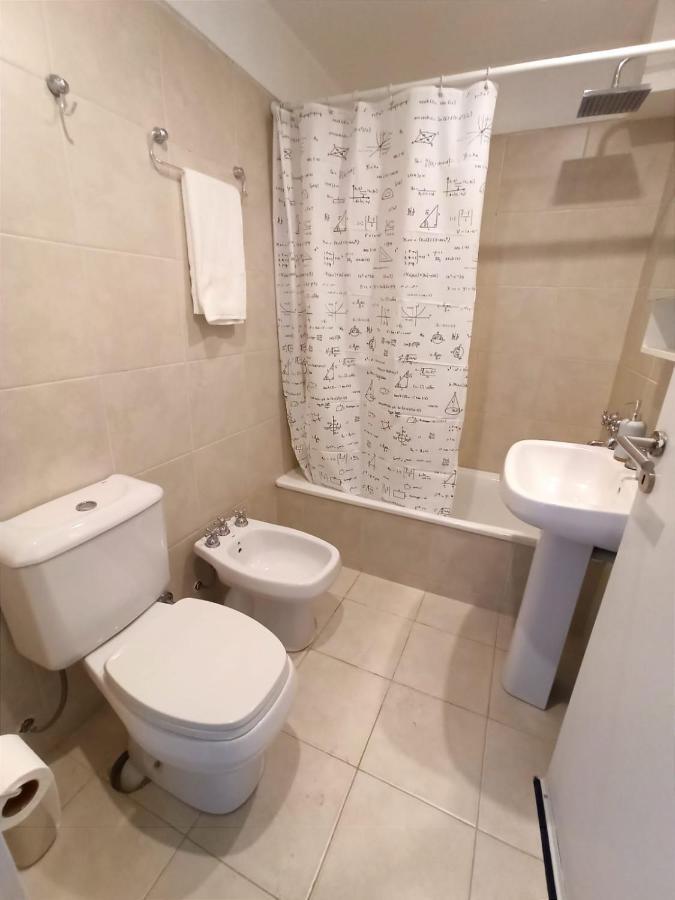 Amplio Studio Con Balcón Completamente Blindado, Protección Niños Y Vista Abierta A La 9 De Julio