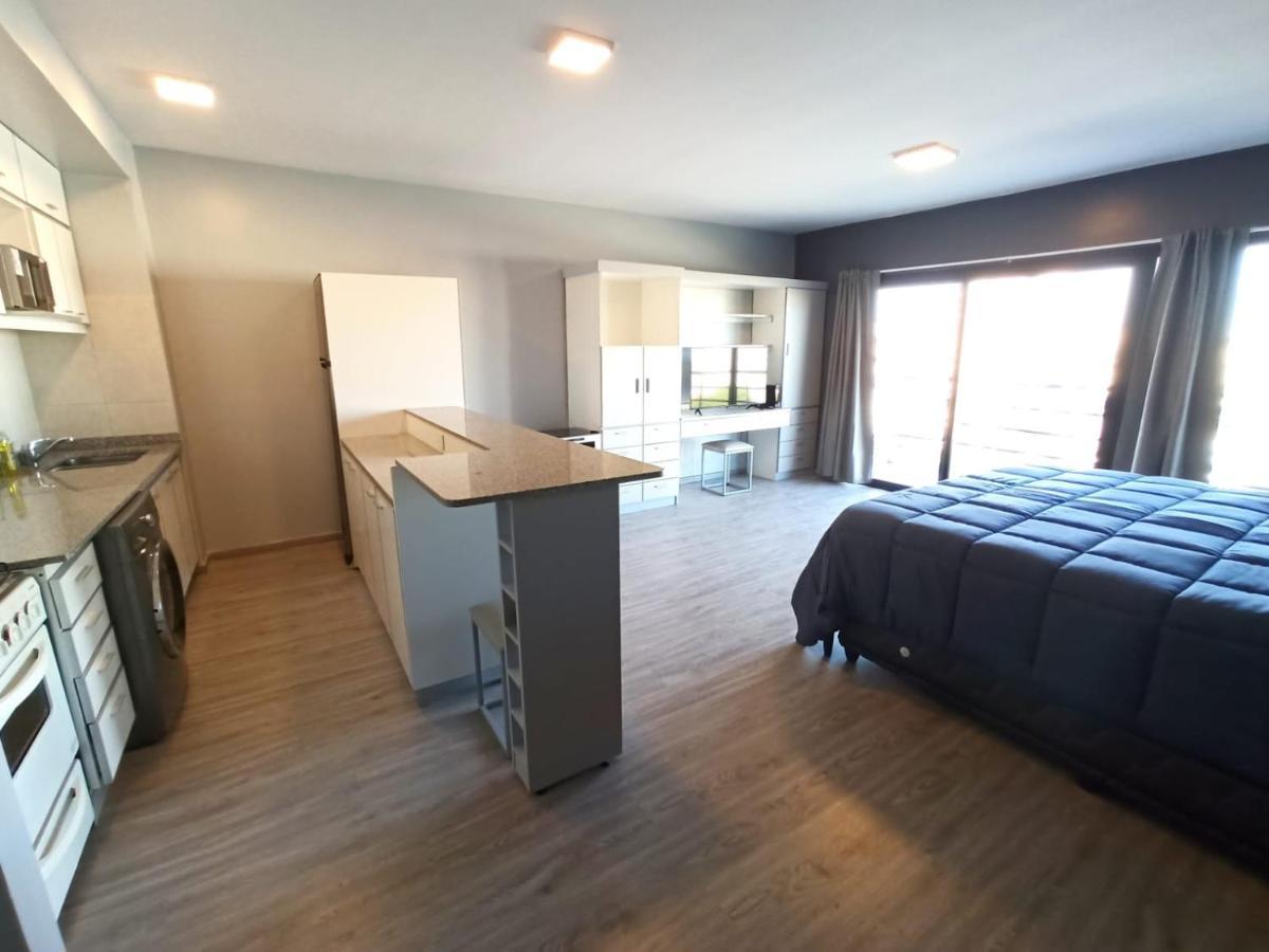 Apartamento Amplio Studio Con Balcón Completamente Blindado, Protección Niños Y Vista Abierta A La 9 De Julio *