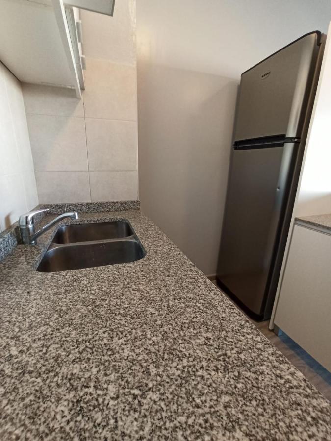 Amplio Studio Con Balcón Completamente Blindado, Protección Niños Y Vista Abierta A La 9 De Julio * Ciudad Autónoma de Buenos Aires