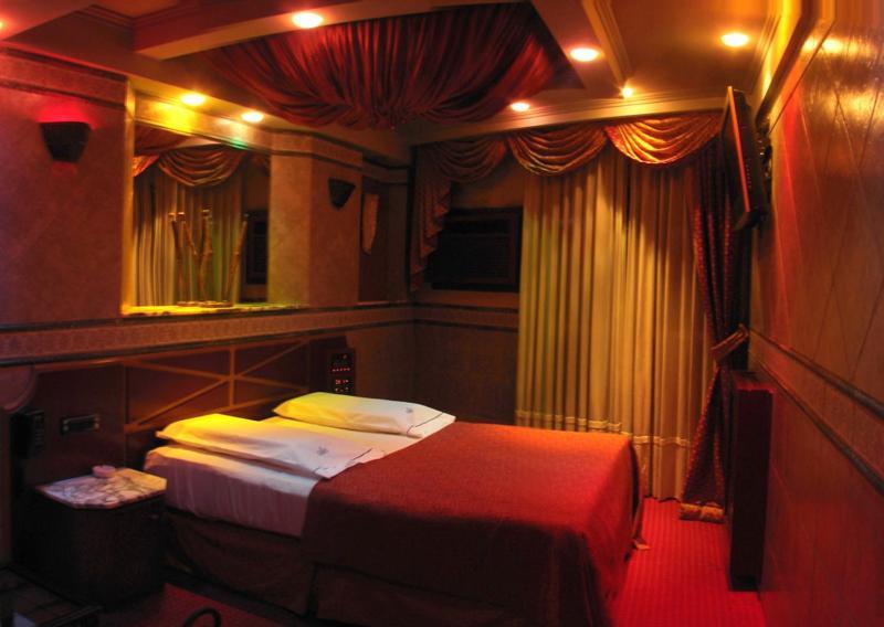 Liebeshotel Dallas -motel- (adults Only)