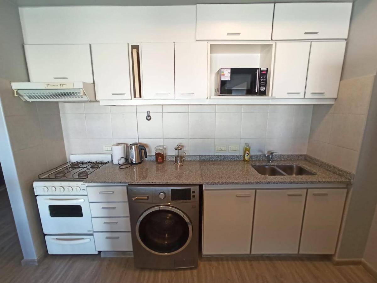 Amplio Studio Con Balcón Completamente Blindado, Protección Niños Y Vista Abierta A La 9 De Julio * Ciudad Autónoma de Buenos Aires