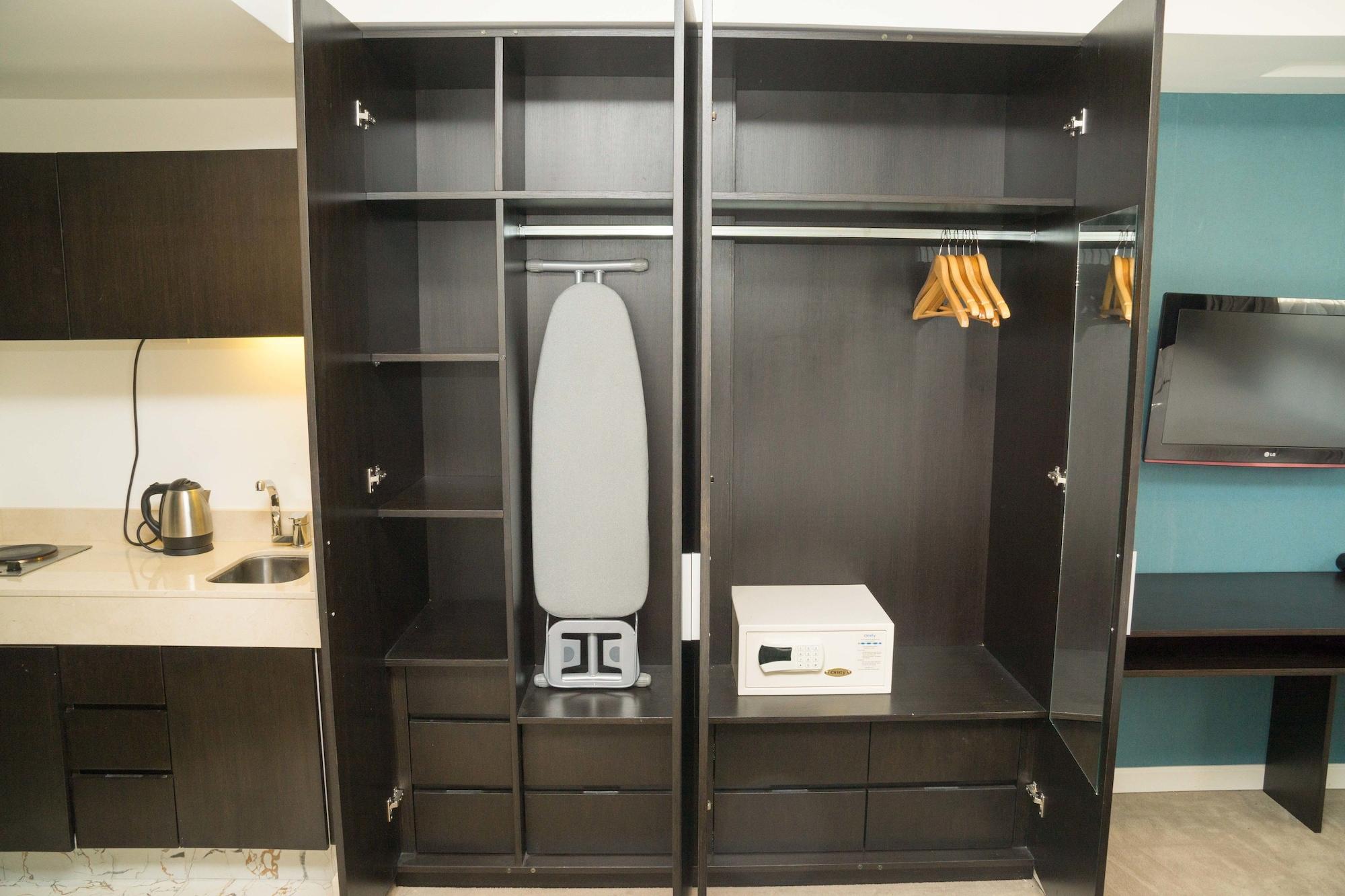 Howard Johnson Abasto Hotel 4*
