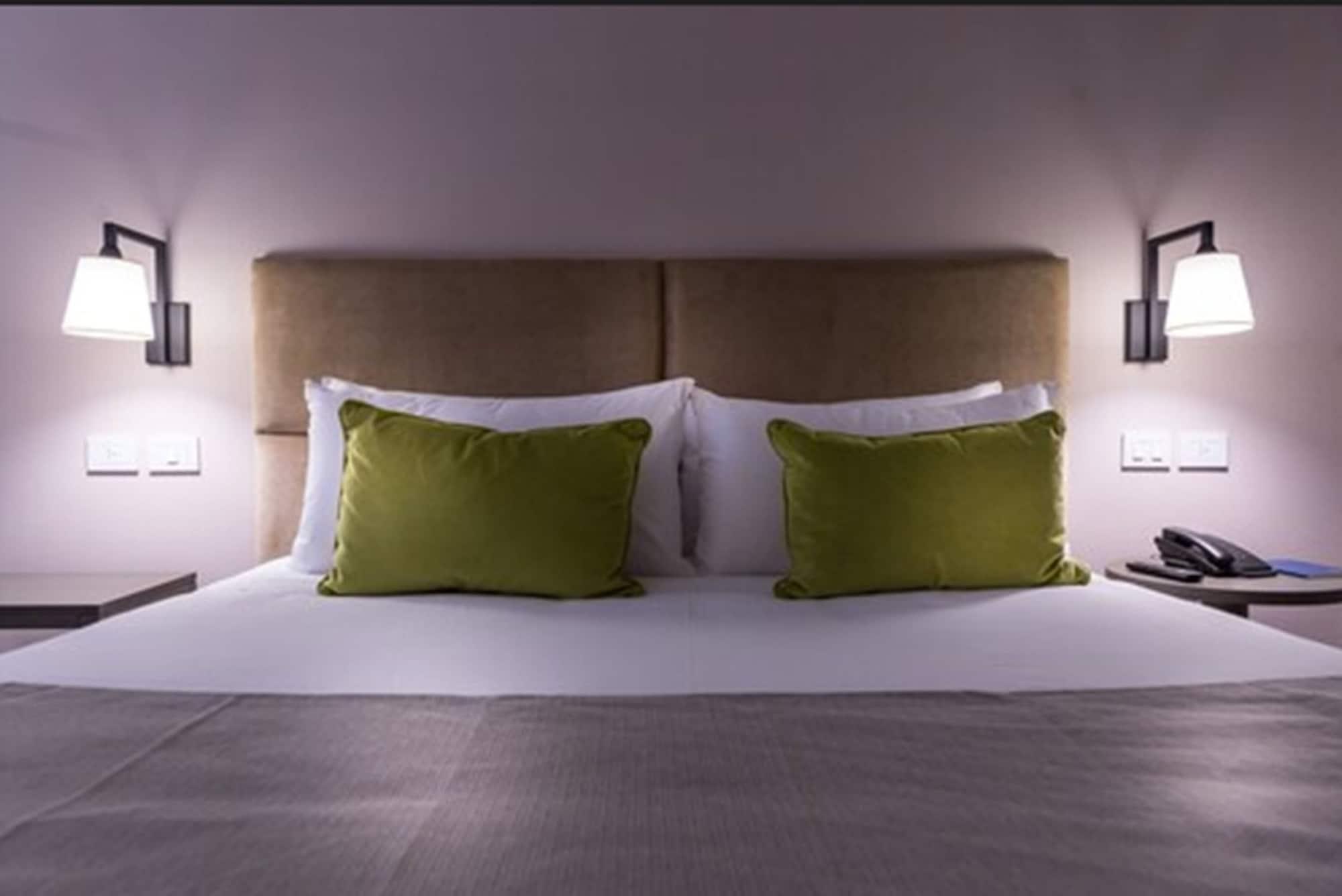 Howard Johnson Plaza 4*