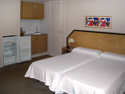 Embassy Hotel 2*