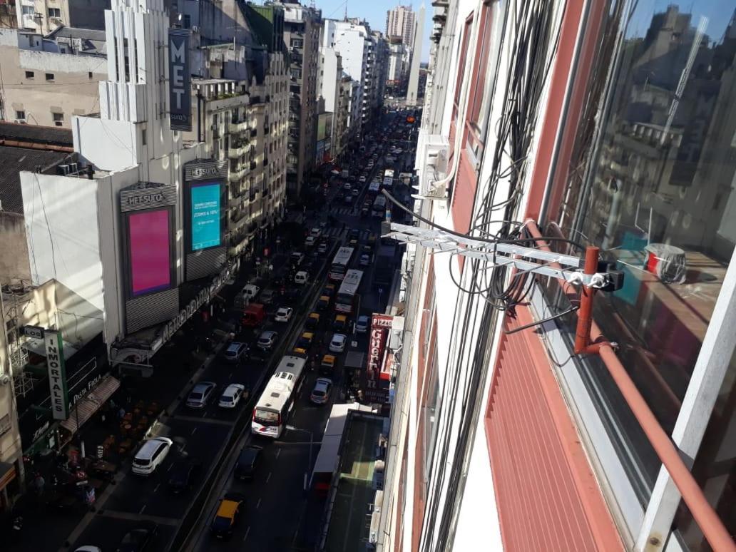 4 Ventanales Sobre La Avenida Corrientes Apartment