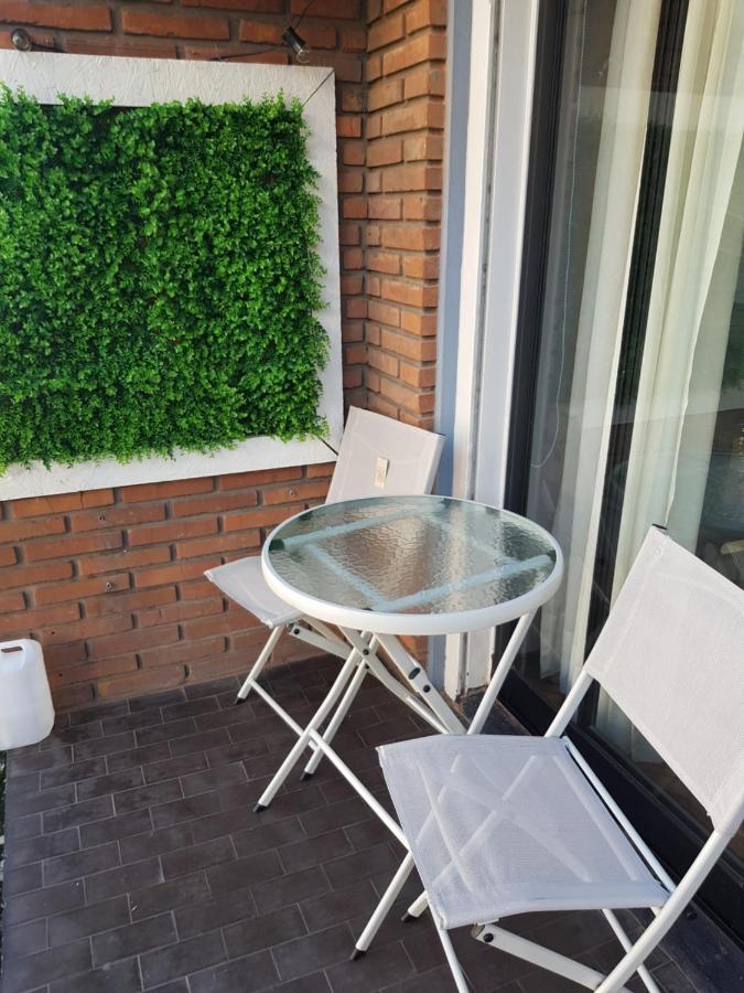 Inspireba - Balcony Apartment