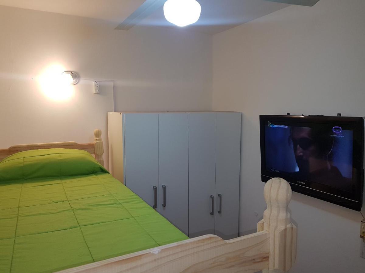 Con Bano Privado Un Piso Por Escalera *