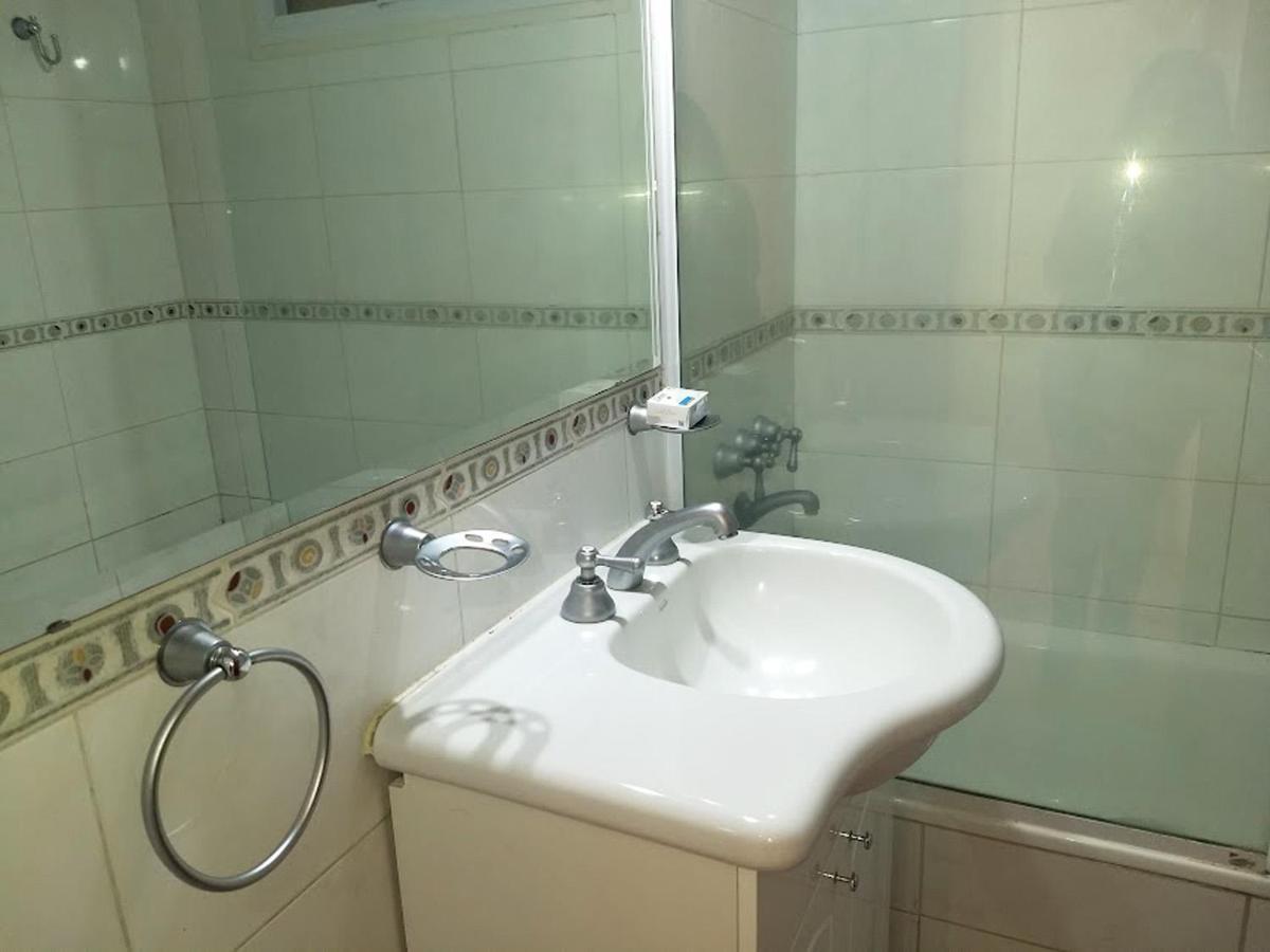 Departamento De Dos Dormitorios En Recoleta 6 Personas Piso 3 Apartamento *