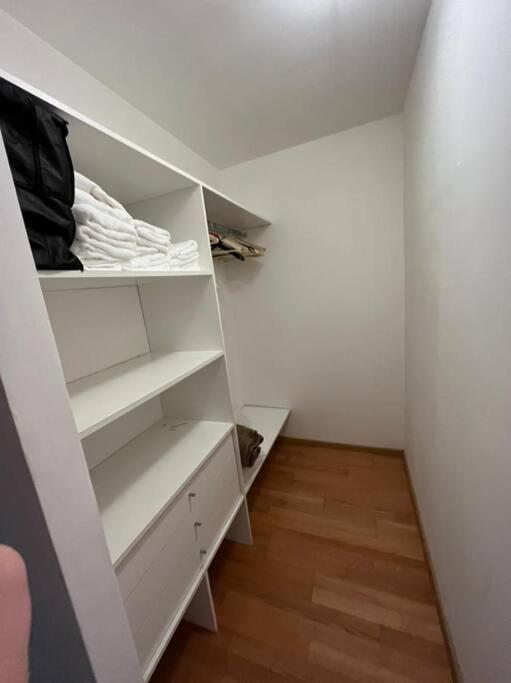 Hermoso Dto, Muy Luminoso De 68 Mts, Con Balcon. Apartment Buenos Aires