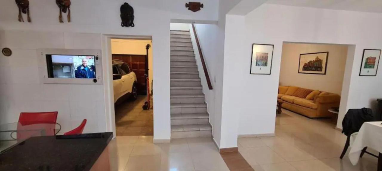 Lola Barracas Casa Con Cochera Holiday home Buenos Aires