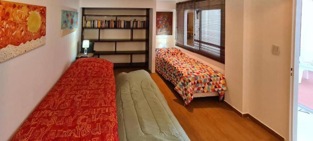 Lola Barracas Casa Con Cochera Holiday home Buenos Aires