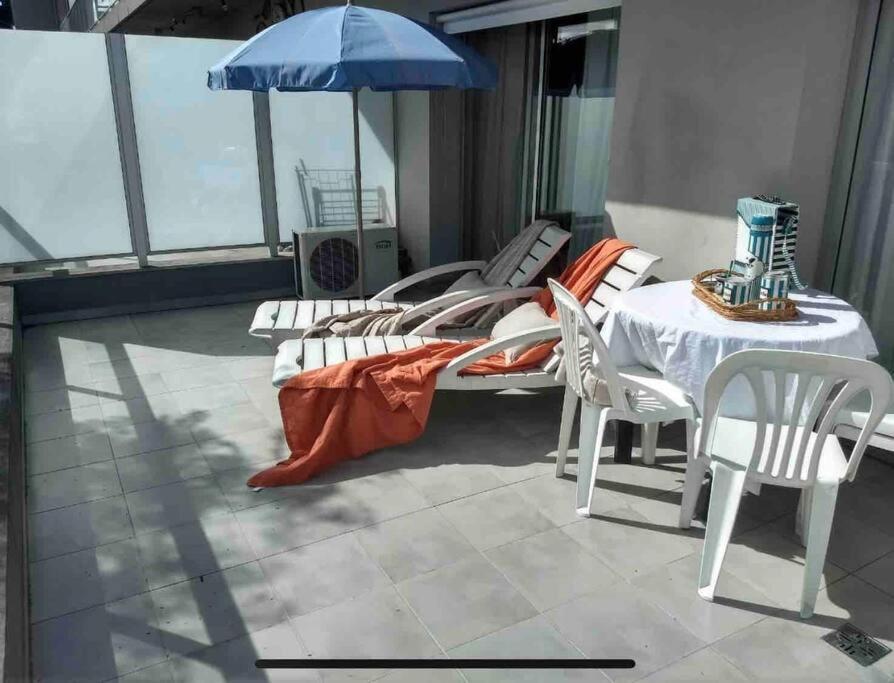 Avenida Federico Lacroze 3-5 *