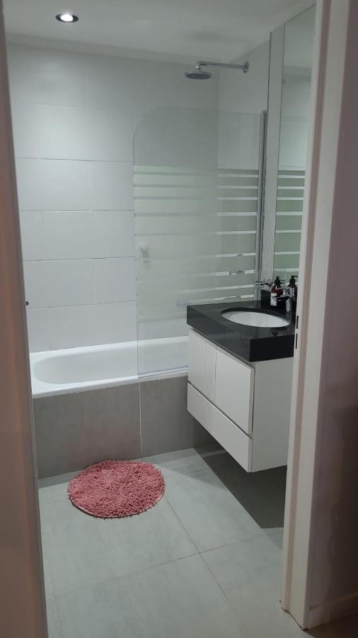 Double Or 2-3 Beds Private Studio - Pinkpanther Apartment *