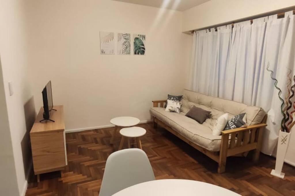 Calido Departamento En El Centro- Zona Tribunales- Viamonte 2b * Buenos Aires