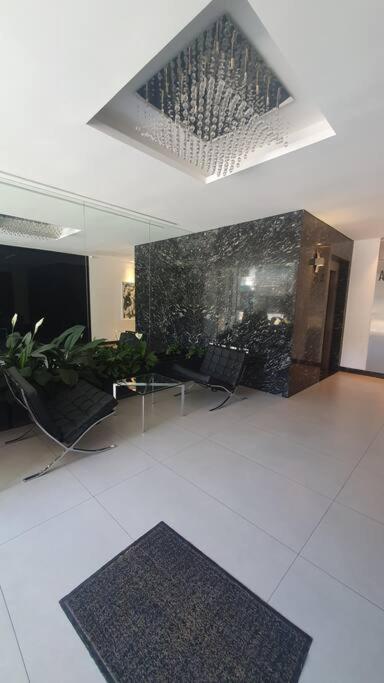Apartamento De Categoria Sobre Av. Cordoba *