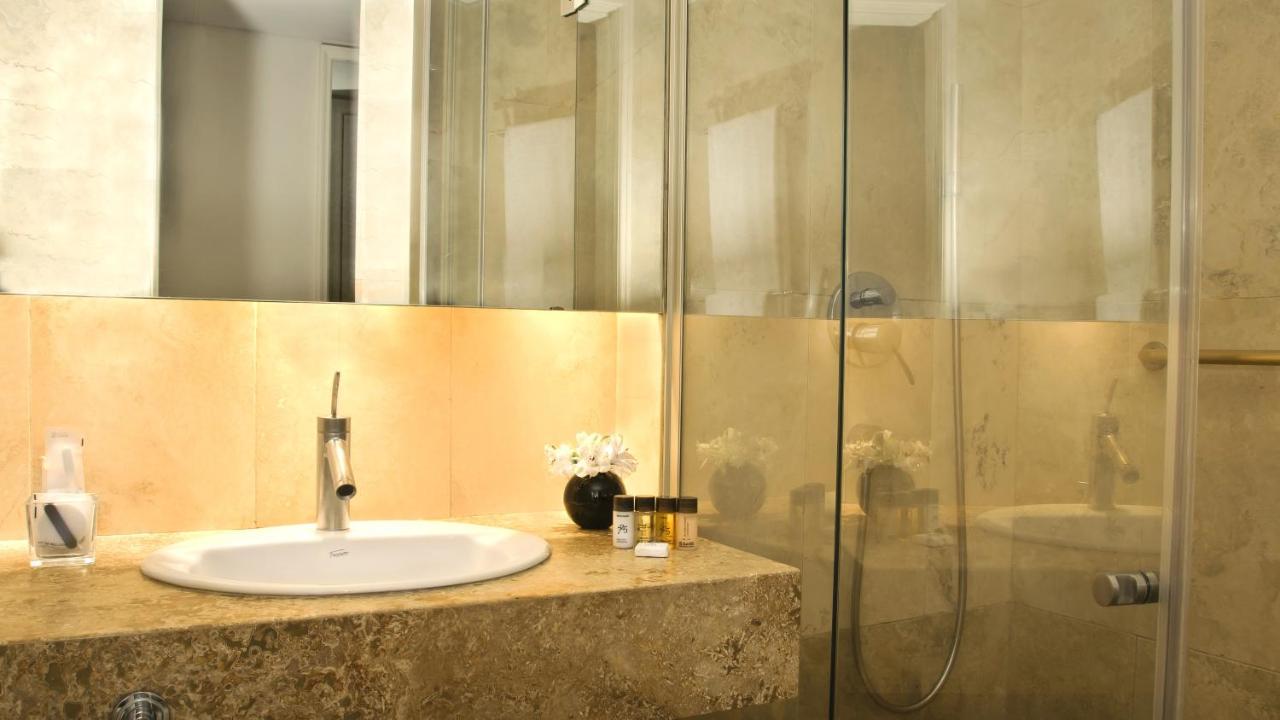 725 Continental Hotel