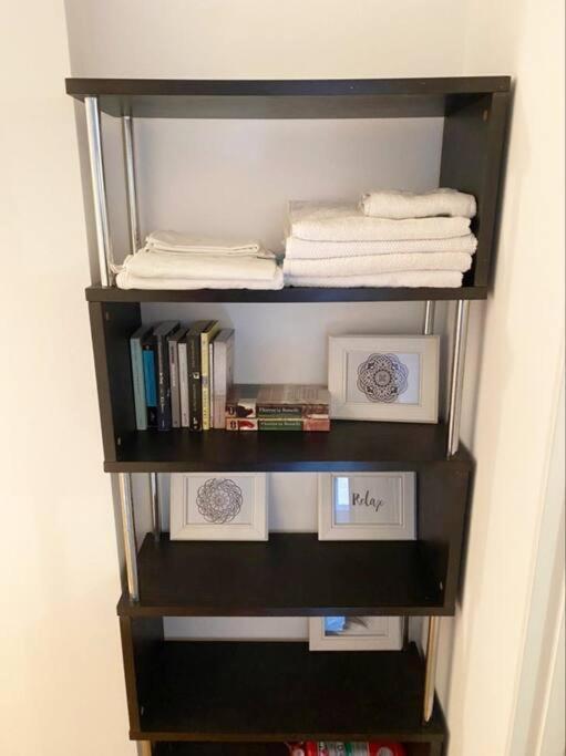 Apartment Live & Work In City, Near Park! *