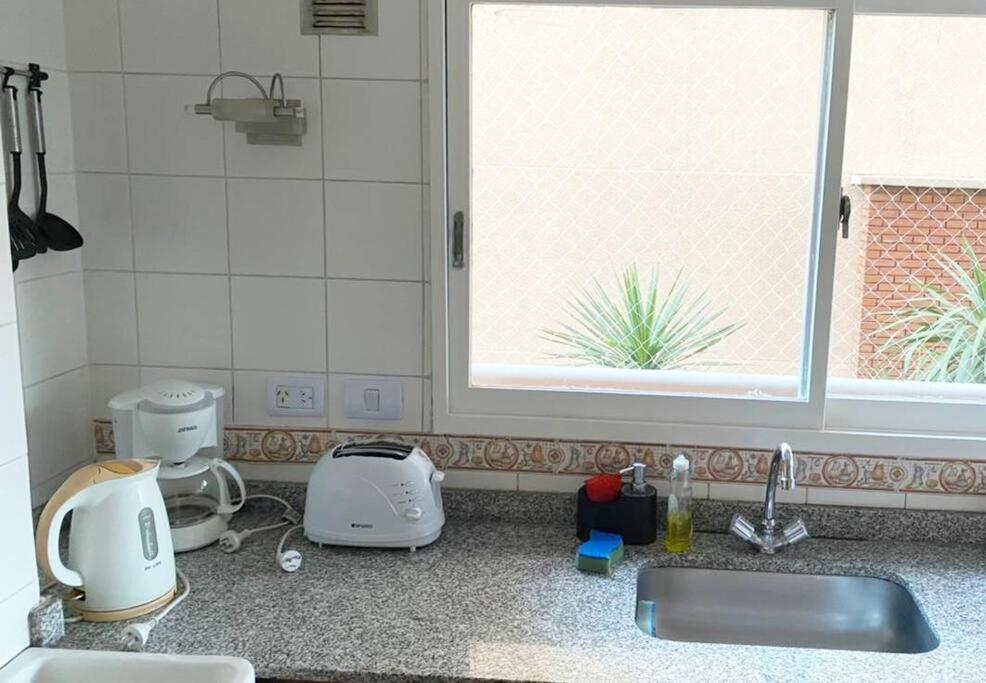 Apartment Live & Work In City, Near Park! *