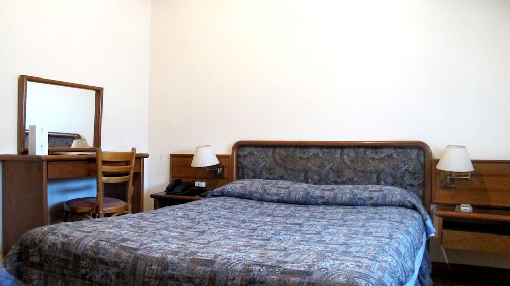 Sheltown Hotel