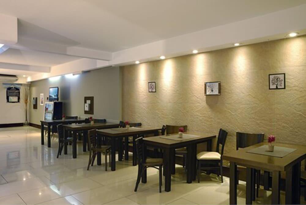 Up Apartment *