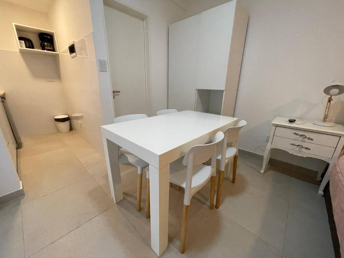 Modern Newly Renovated In Canitas Apartment *