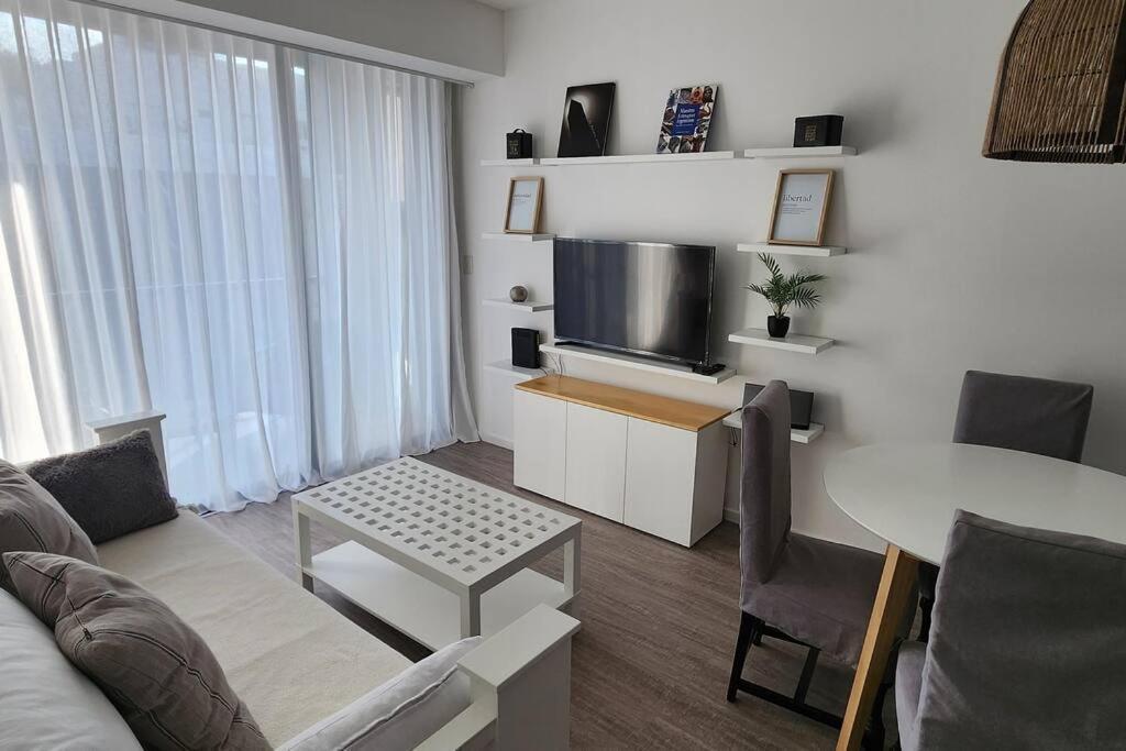 Apartamento Blanco Con Balcon