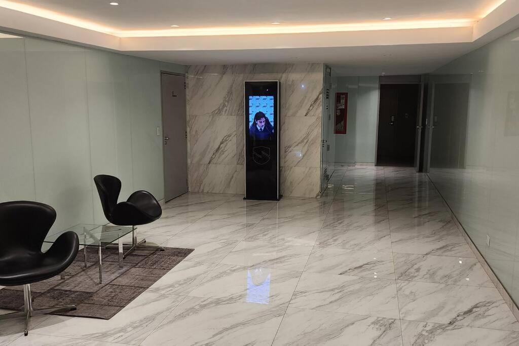 Apartamento Blanco Con Balcon Apartamento