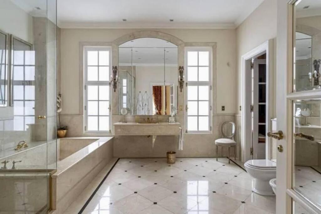 Belle Epoque Style Entire Floor On The Sofisticated Avenue Of The Apartment *