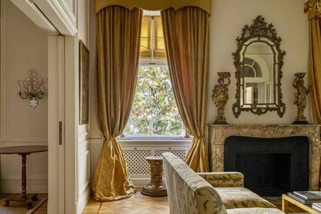 Belle Epoque Style Entire Floor On The Sofisticated Avenue Of The Apartment