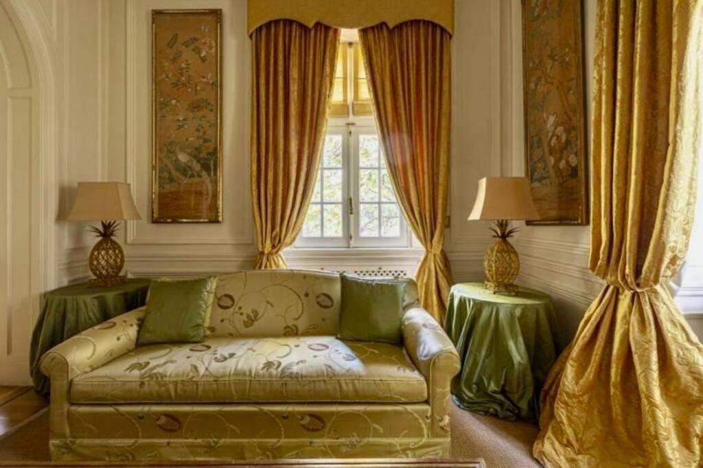 Belle Epoque Style Entire Floor On The Sofisticated Avenue Of The Apartment *